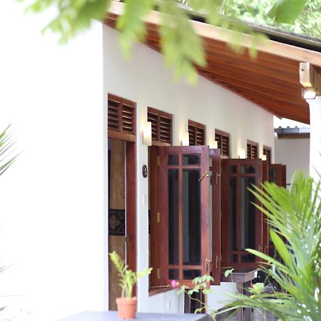 Bakery Family Guest House Mirissa Esterno foto