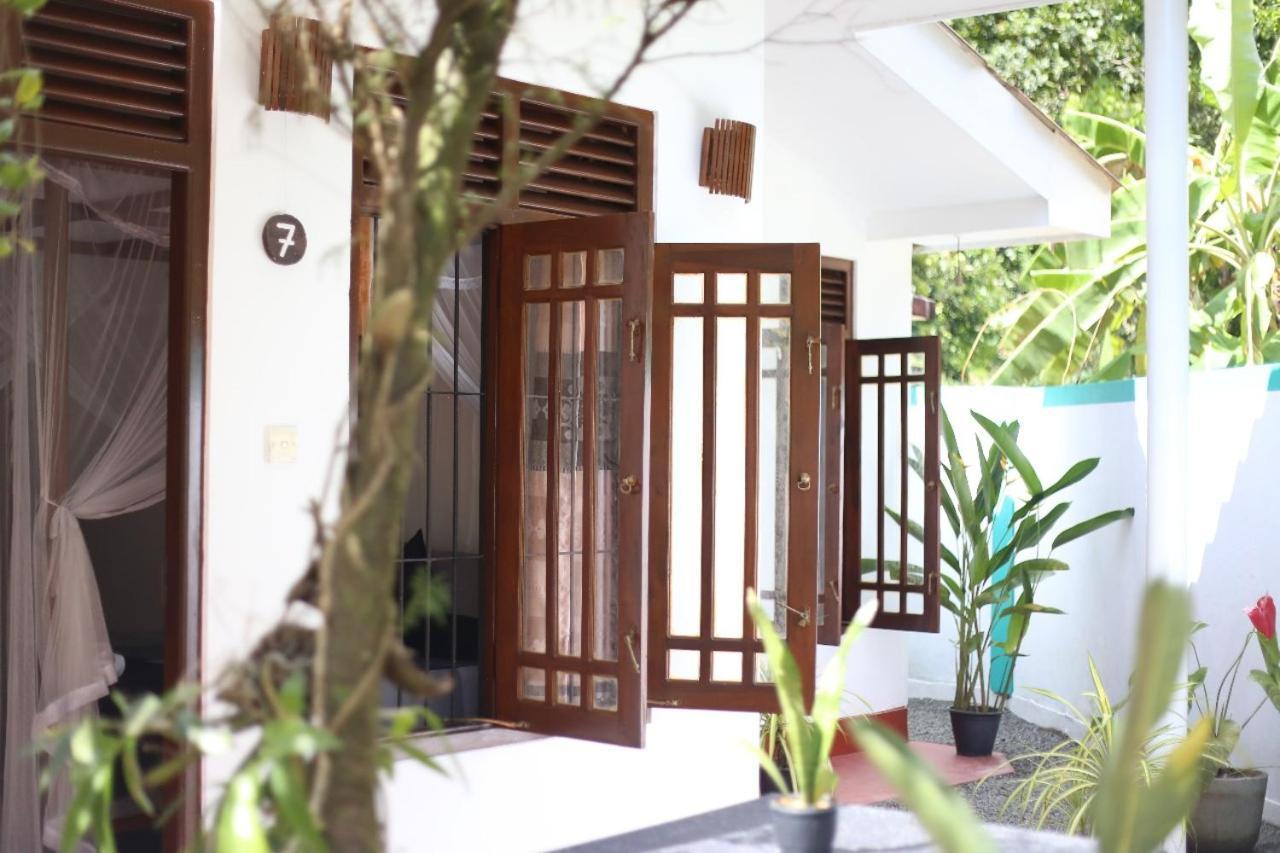 Bakery Family Guest House Mirissa Esterno foto