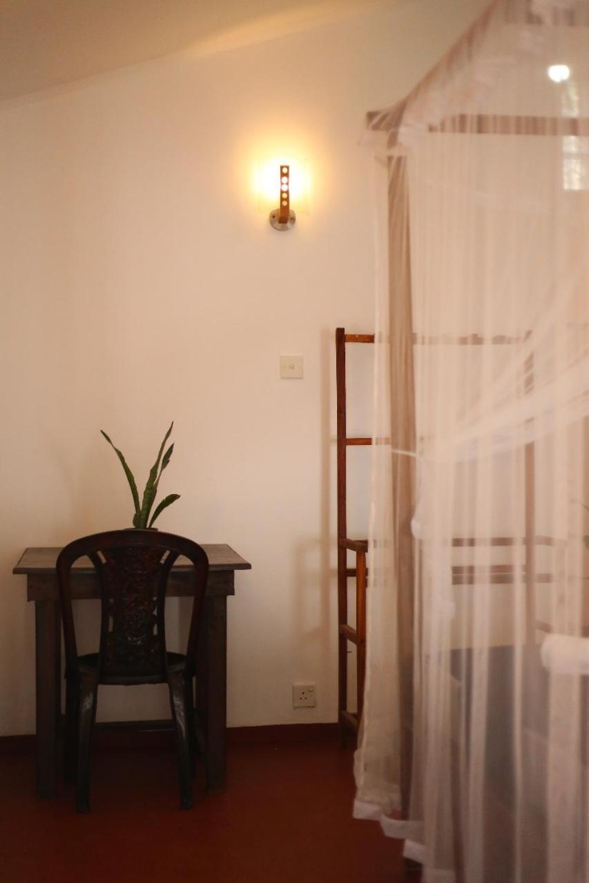 Bakery Family Guest House Mirissa Esterno foto