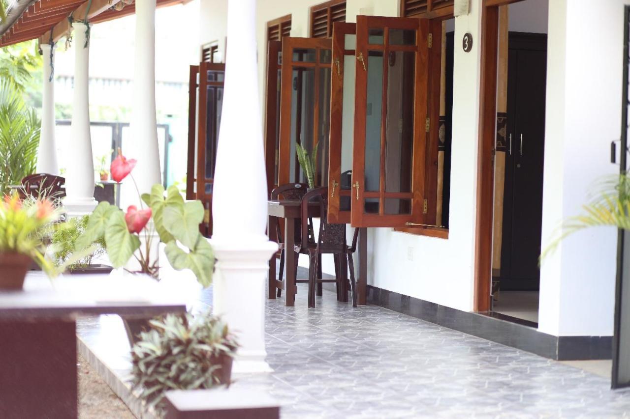 Bakery Family Guest House Mirissa Esterno foto