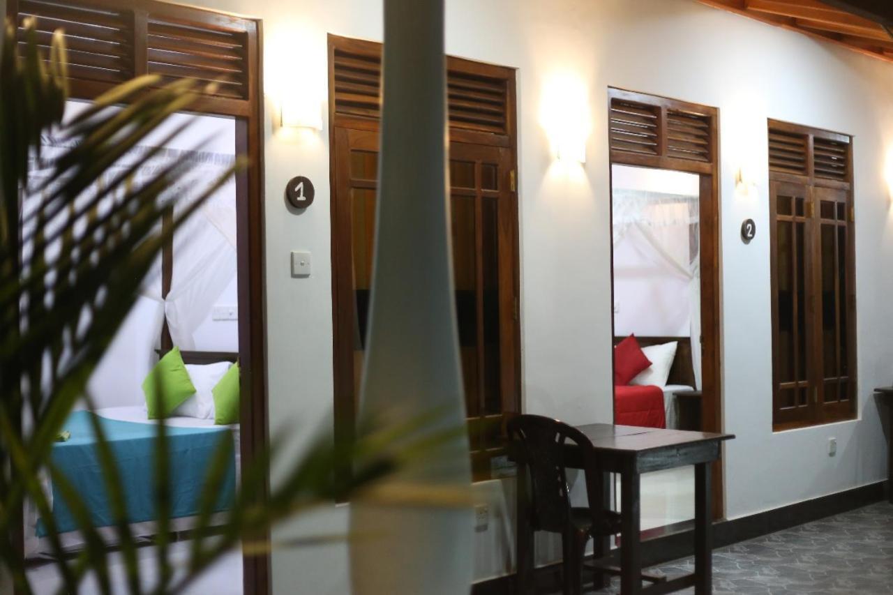 Bakery Family Guest House Mirissa Esterno foto