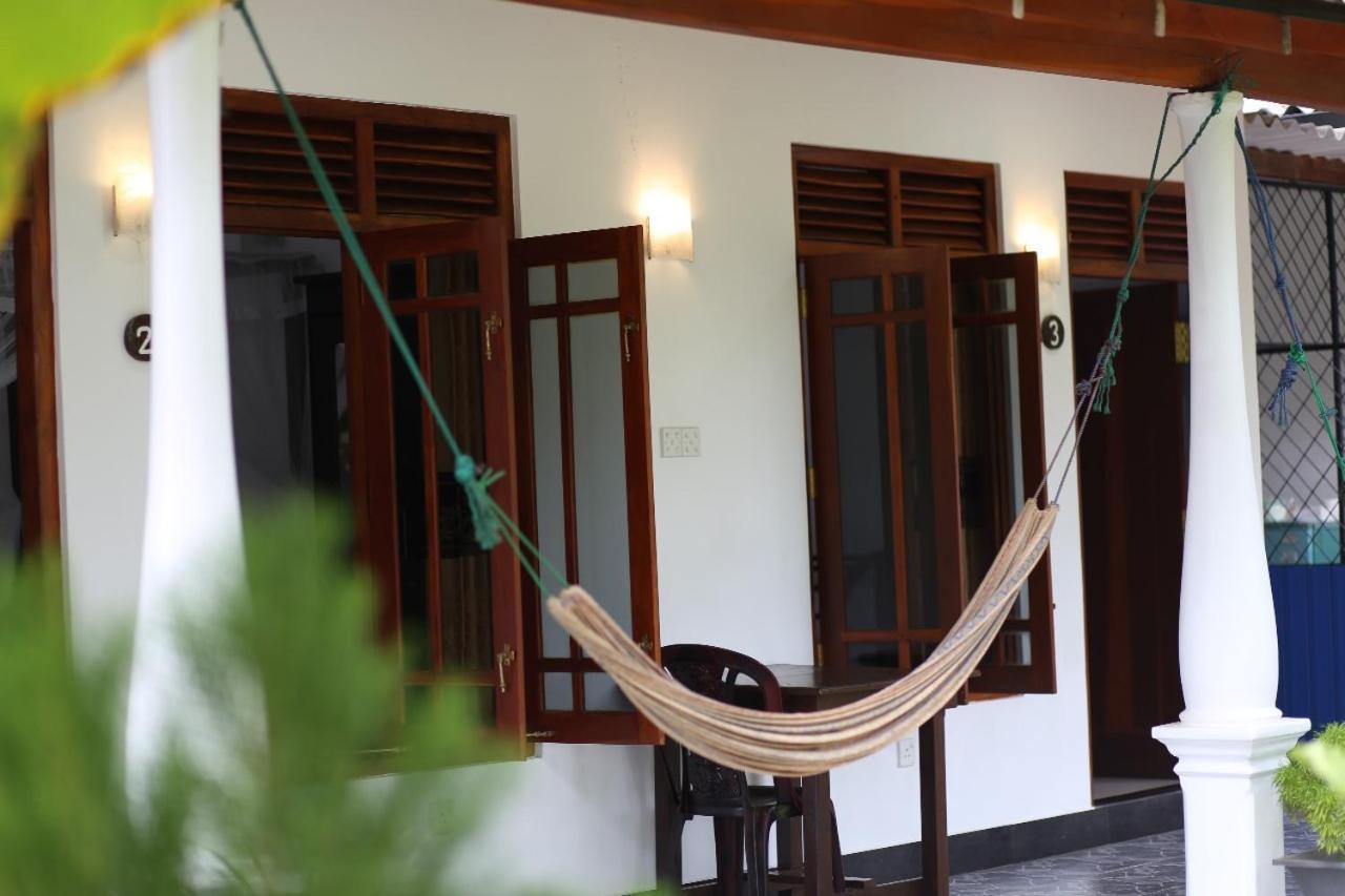 Bakery Family Guest House Mirissa Esterno foto