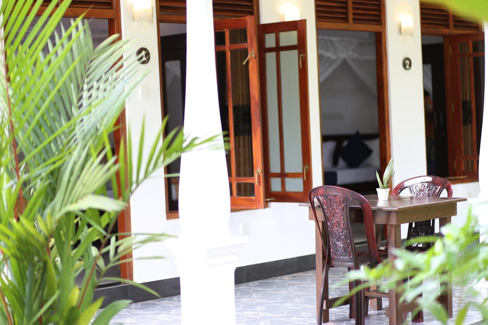 Bakery Family Guest House Mirissa Esterno foto