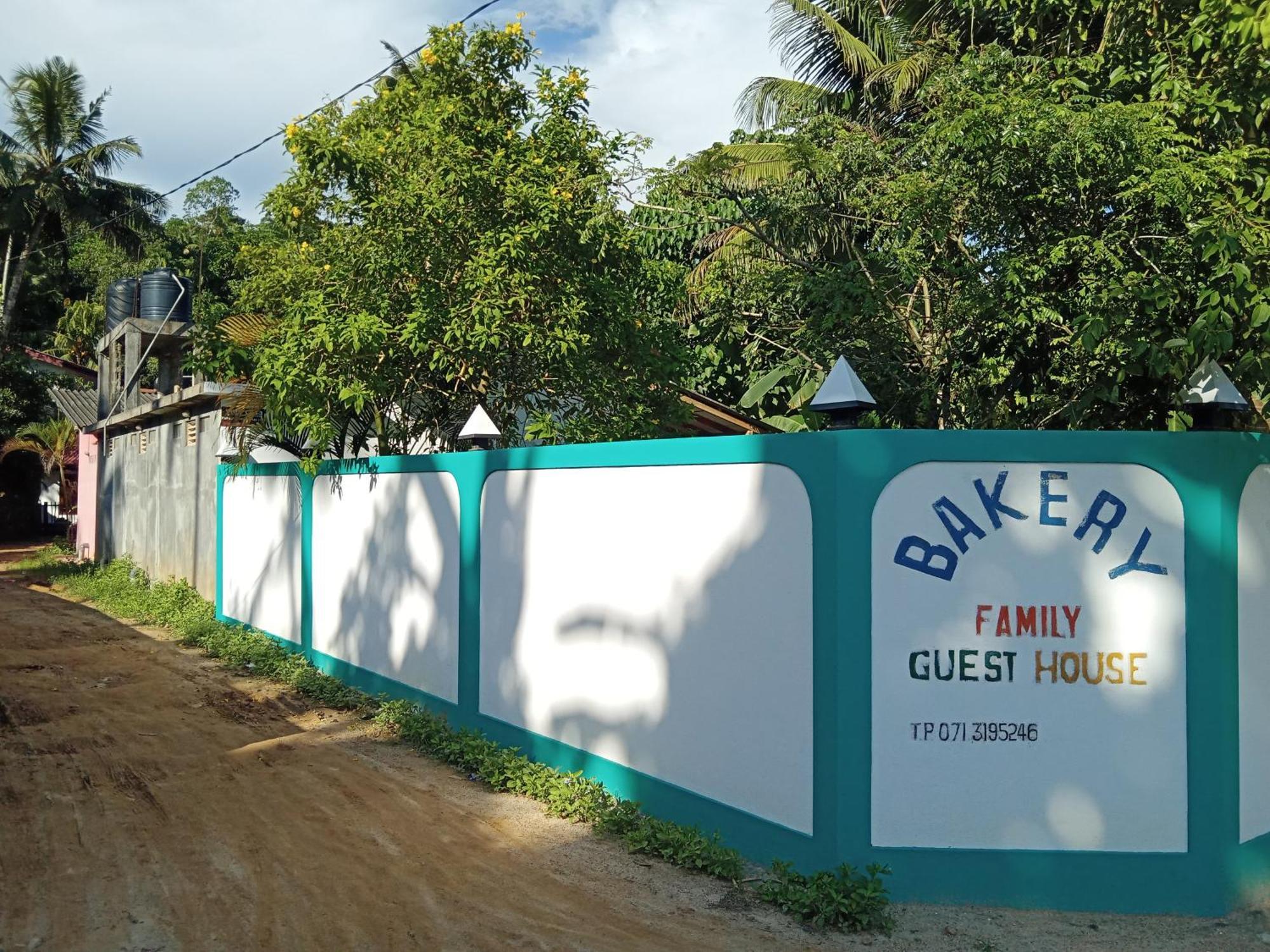 Bakery Family Guest House Mirissa Esterno foto