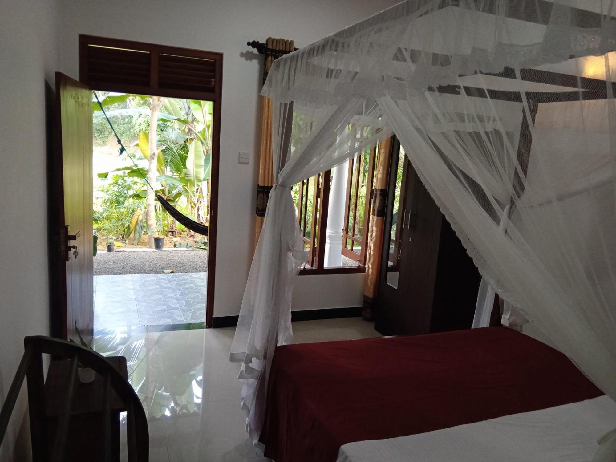 Bakery Family Guest House Mirissa Esterno foto
