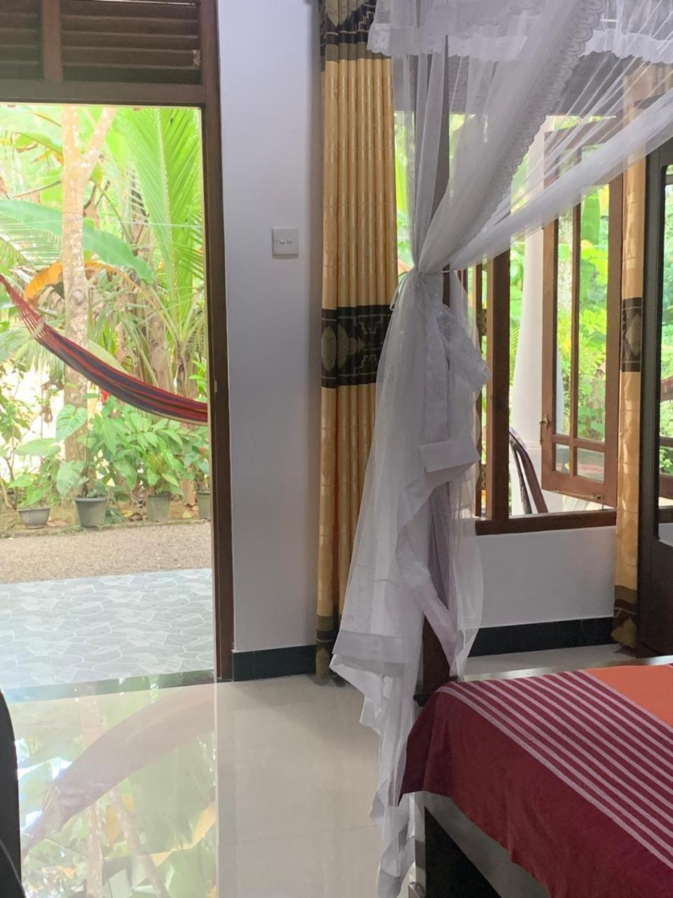 Bakery Family Guest House Mirissa Esterno foto