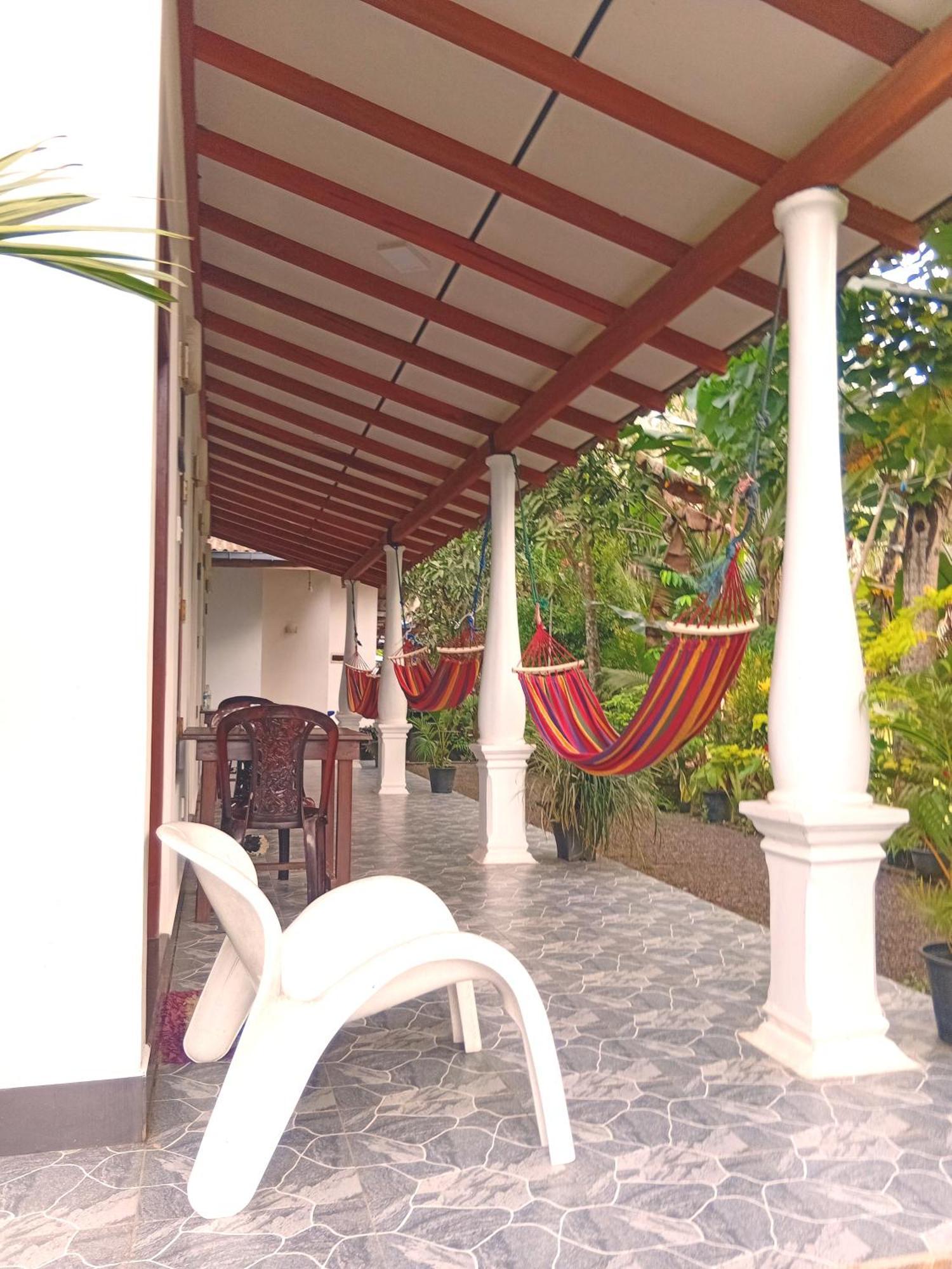 Bakery Family Guest House Mirissa Esterno foto