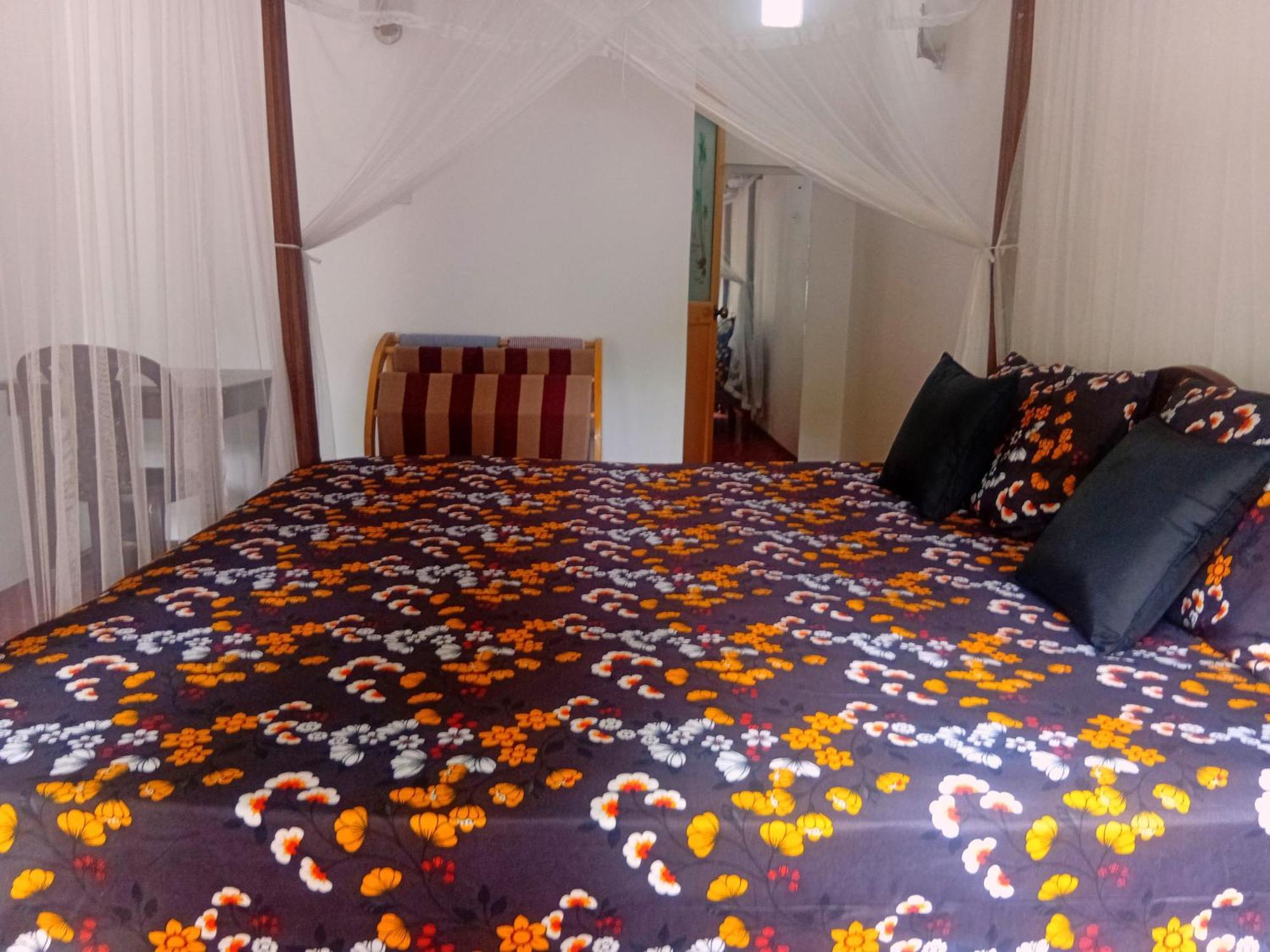 Bakery Family Guest House Mirissa Esterno foto