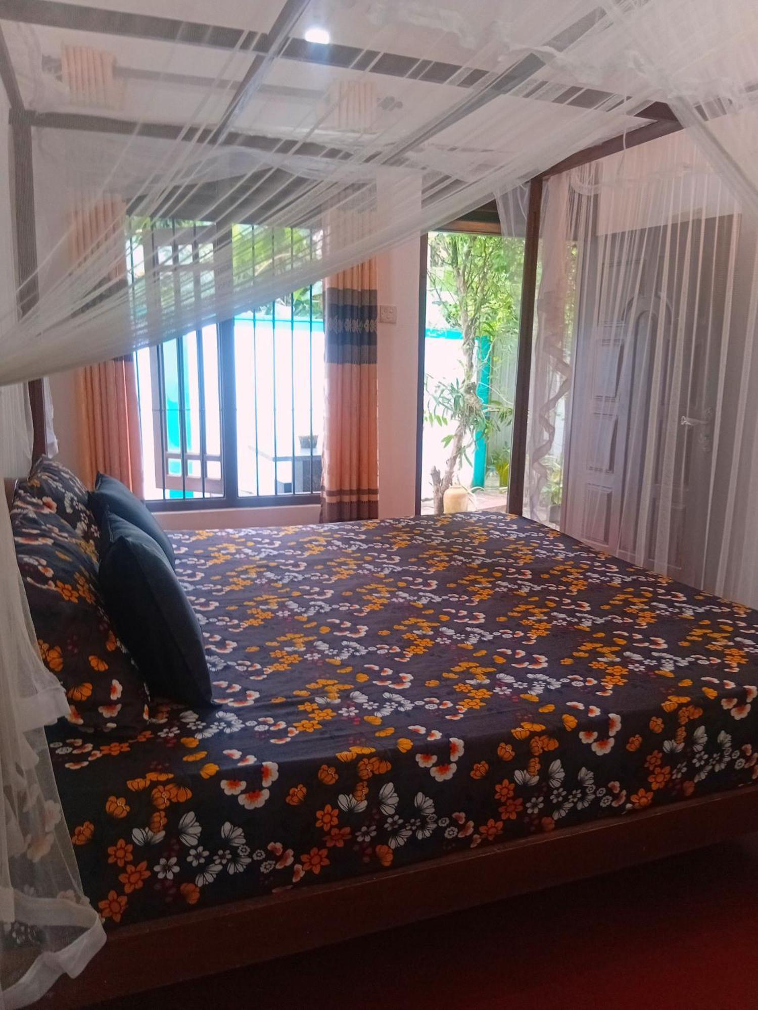 Bakery Family Guest House Mirissa Esterno foto