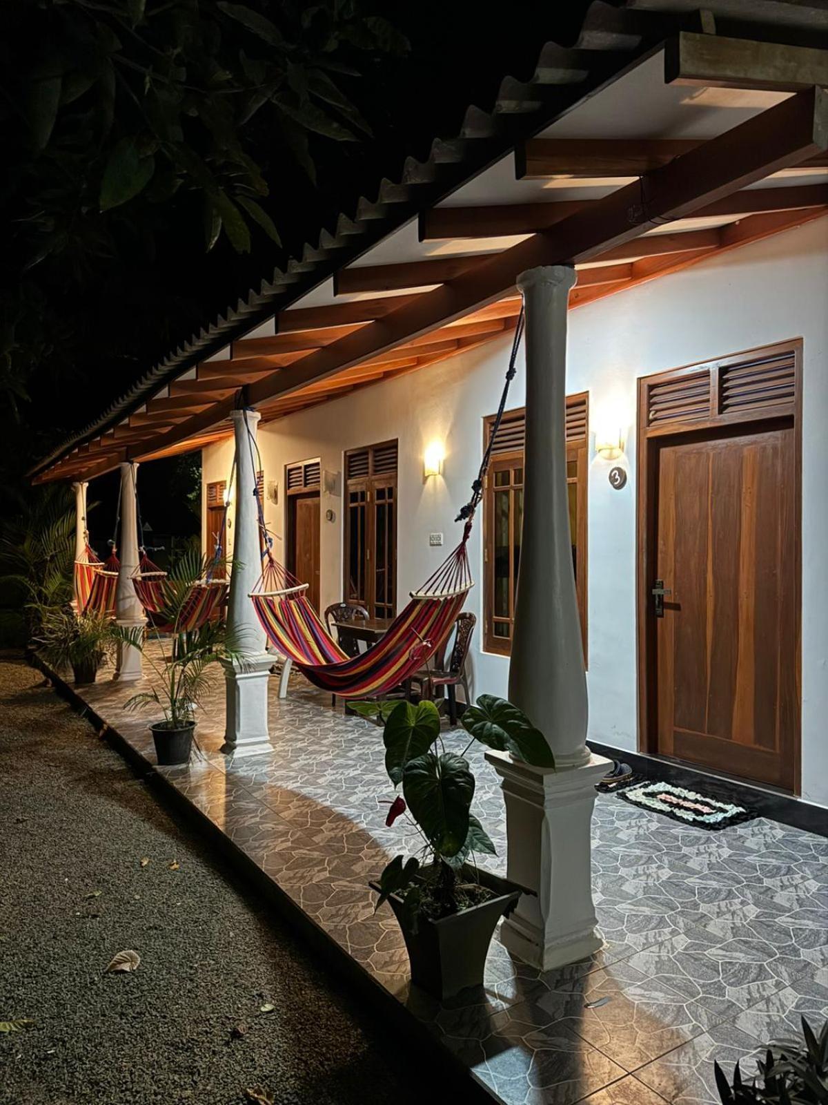 Bakery Family Guest House Mirissa Esterno foto