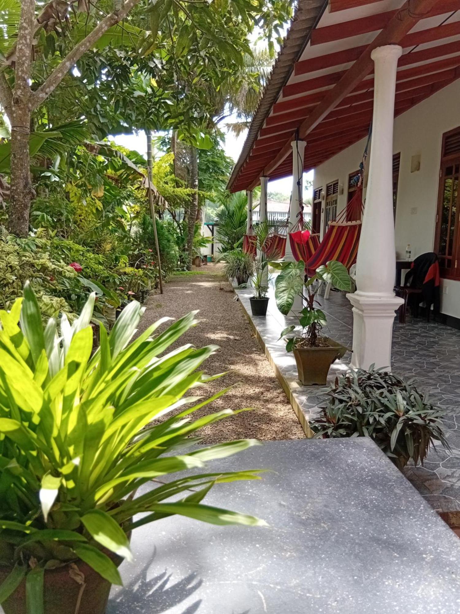 Bakery Family Guest House Mirissa Esterno foto