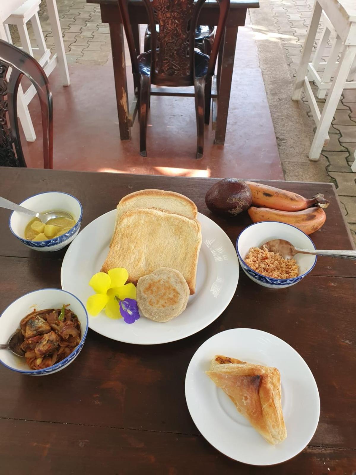 Bakery Family Guest House Mirissa Esterno foto